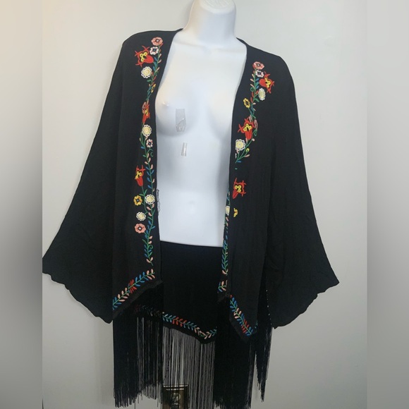 Black Open-Front Bohemian Gypsy-Esque Shawl w/ Fringe & Floral Detailing Sz S - Picture 2 of 10